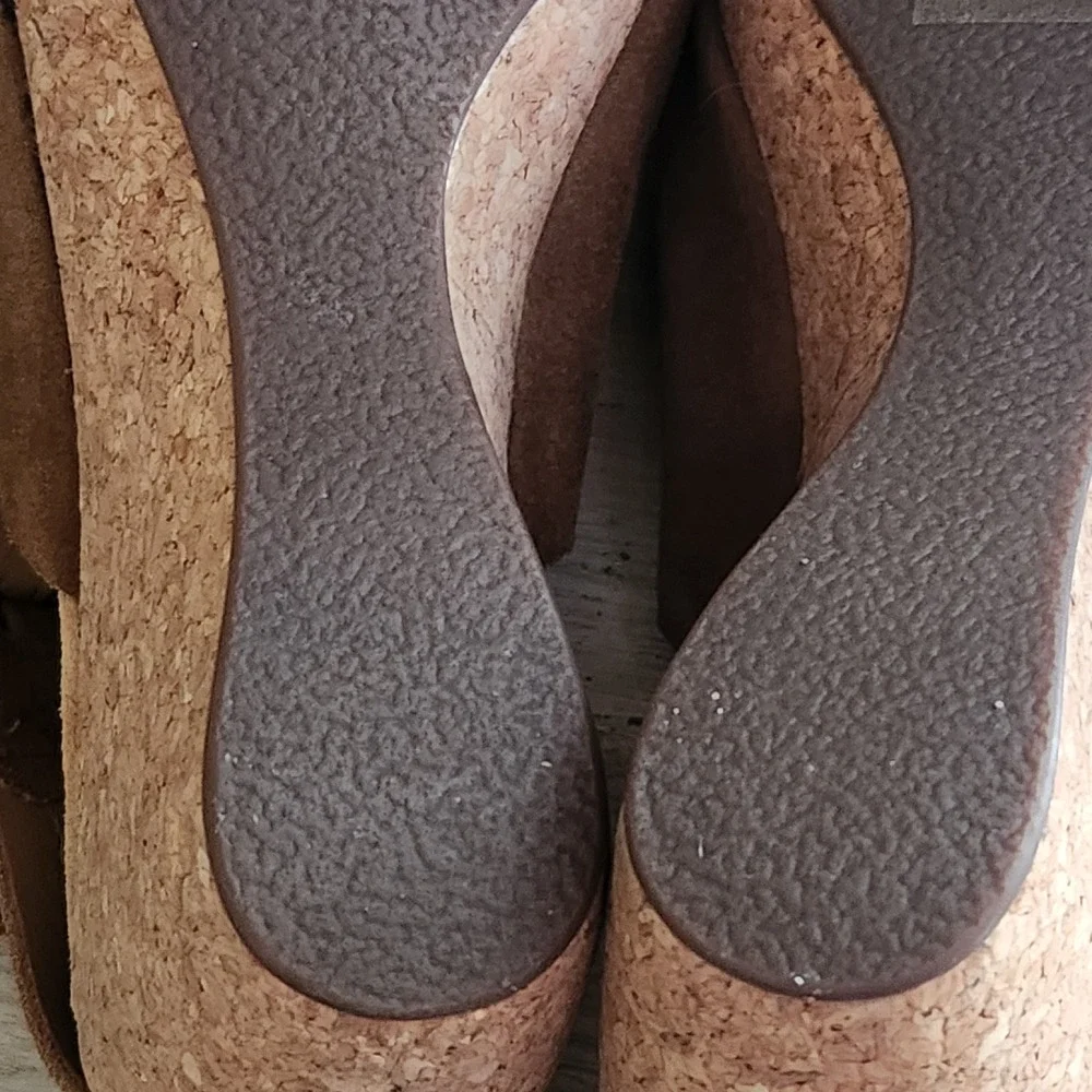 Clarks‎ Elements Suede Wedge Sandals Adjustable Buckle Cork Heel Comfort